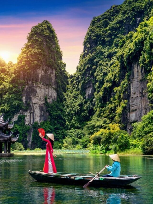 Asian-woman-wearing-Vietnam-culture-traditional-at-Trang-An-Vietnam_-1