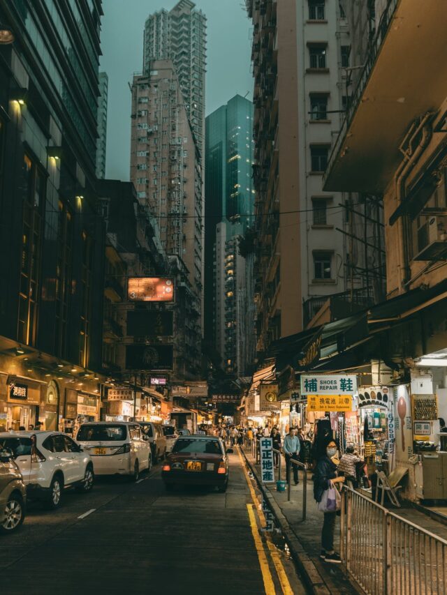 Exploring the Vibrant Streets of Hong Kong